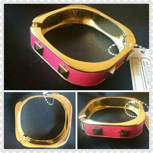 SQUARE ROUND INSIDE FAUX LEATHER BRACELET WITH STUDDED HINGES